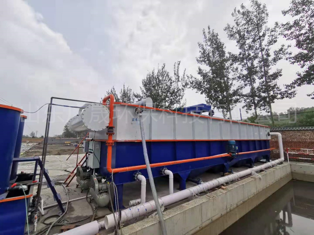 藍(lán)白色氣浮機(jī)現(xiàn)場   (1).jpg